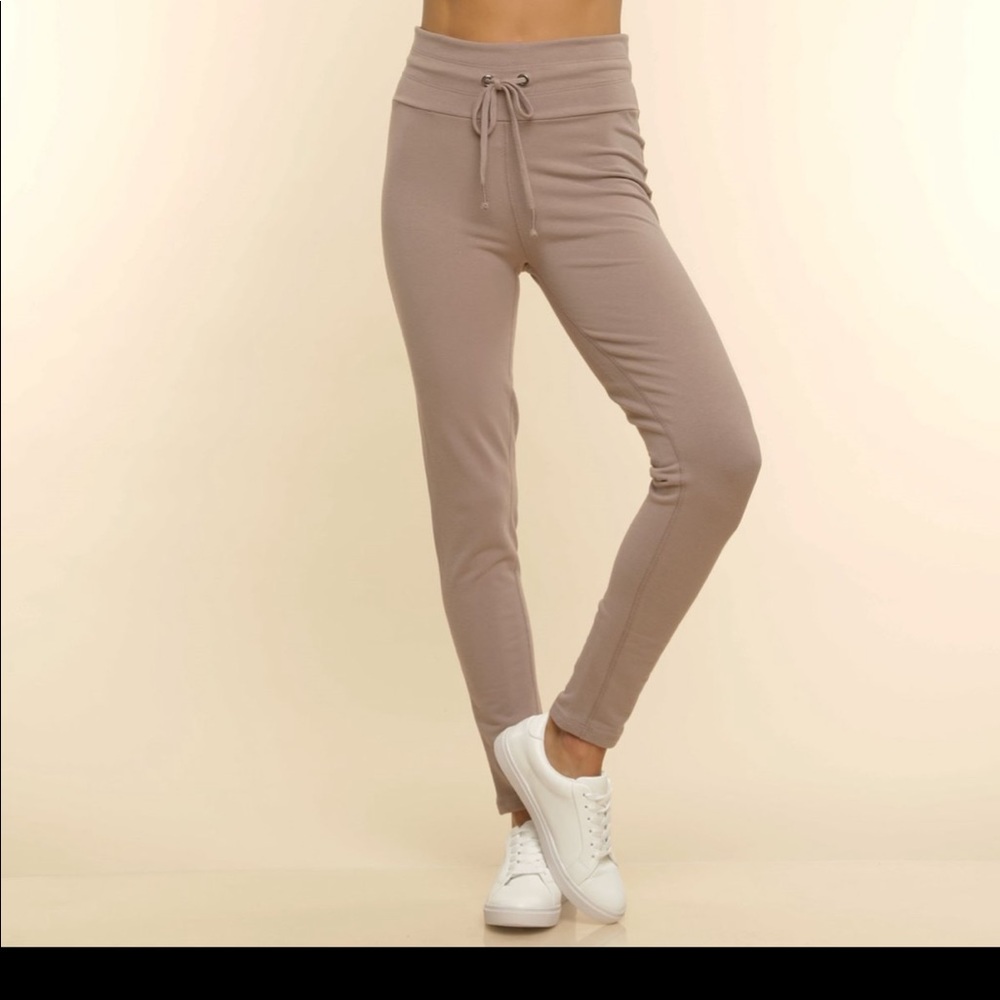 NWT BRITTANY ALDEAN AUSTIN LEGGINGS- SIZE SMALL